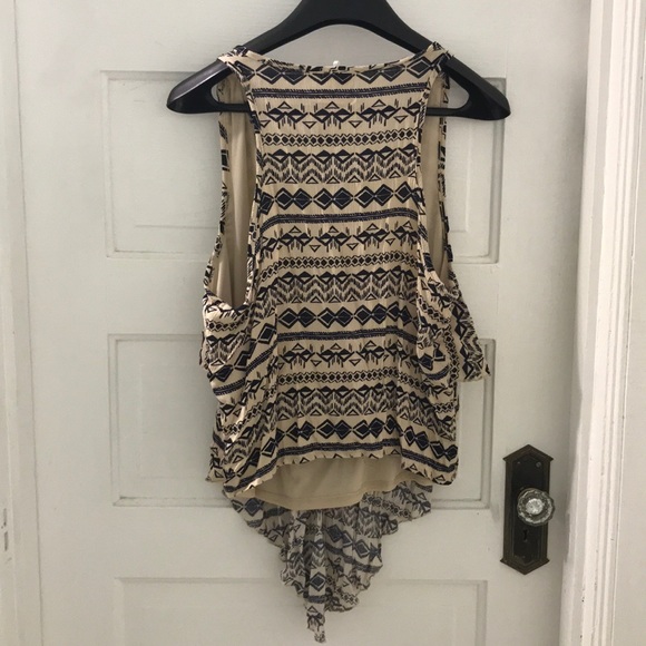 BEAUTIFUL AZTEC TOP - Picture 2 of 3